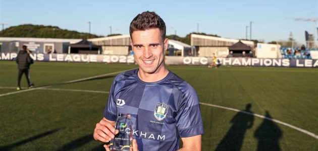 حوار في الجول – نجم أوكلاند: في نيوزيلندا الجماهير تتبول بمراحيض الفريق.. وعملت كنادل وجليس أطفال