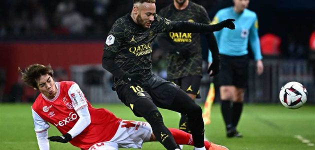 ضربة قوية جديدة.. قلق في باريس سان جيرمان بسبب إصابة نيمار