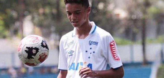 رونالدينيو: نجلي سينضم لفريق الشباب في برشلونة