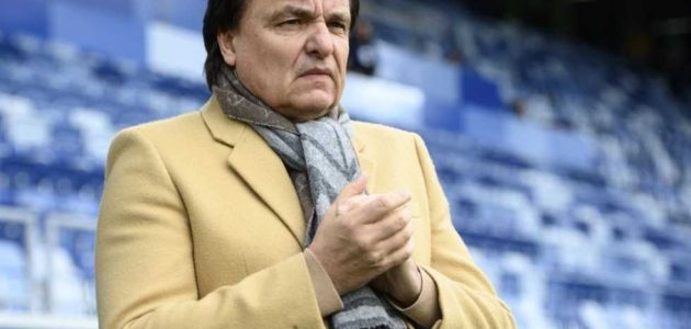 سيون يعلن إيقاف مدربه لمدة أسبوع.. ورئيس النادي يتولى تدريب الفريق