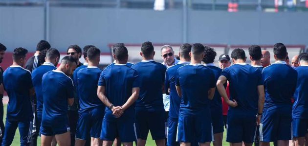 “لا يجب تكرار أخطاء الماضي”.. كواليس اجتماع الخطيب بلاعبي الأهلي