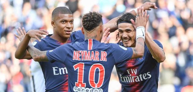 كافاني يوجه رسالة لـ مبابي بعد تخطي رقمه القياسي