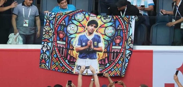 بي بي سي: إلغاء تذكرة مشجع إنجليزي قبل لقاء إيطاليا بسبب مارادونا